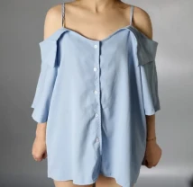 Блузка з відкритими плечима голубого кольору