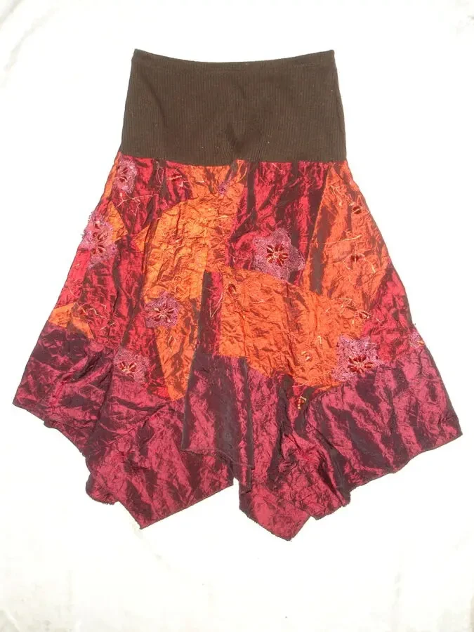 СПІДНИЦЯ 44-46 р. бордова з вишивкою. ШИРОКИЙ пояс. Франція. 9