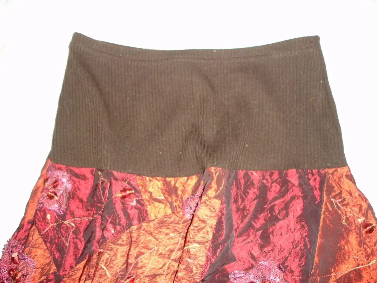 СПІДНИЦЯ 44-46 р. бордова з вишивкою. ШИРОКИЙ пояс. Франція. 2