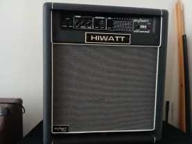 Комбик басовый HIWATT 200 вт