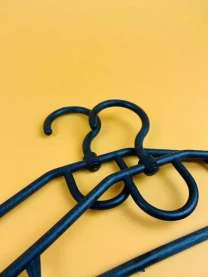 Вішалки гуртом пластикові