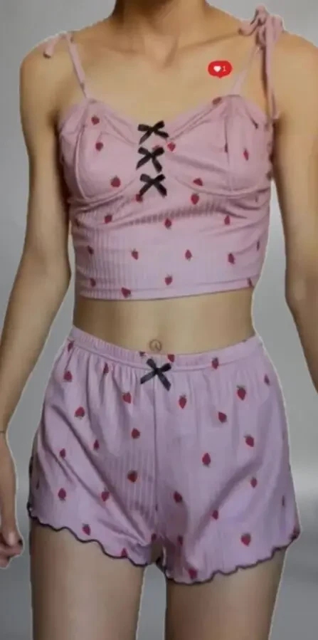 Піжама жіноча рожева з принтом полуничок 10