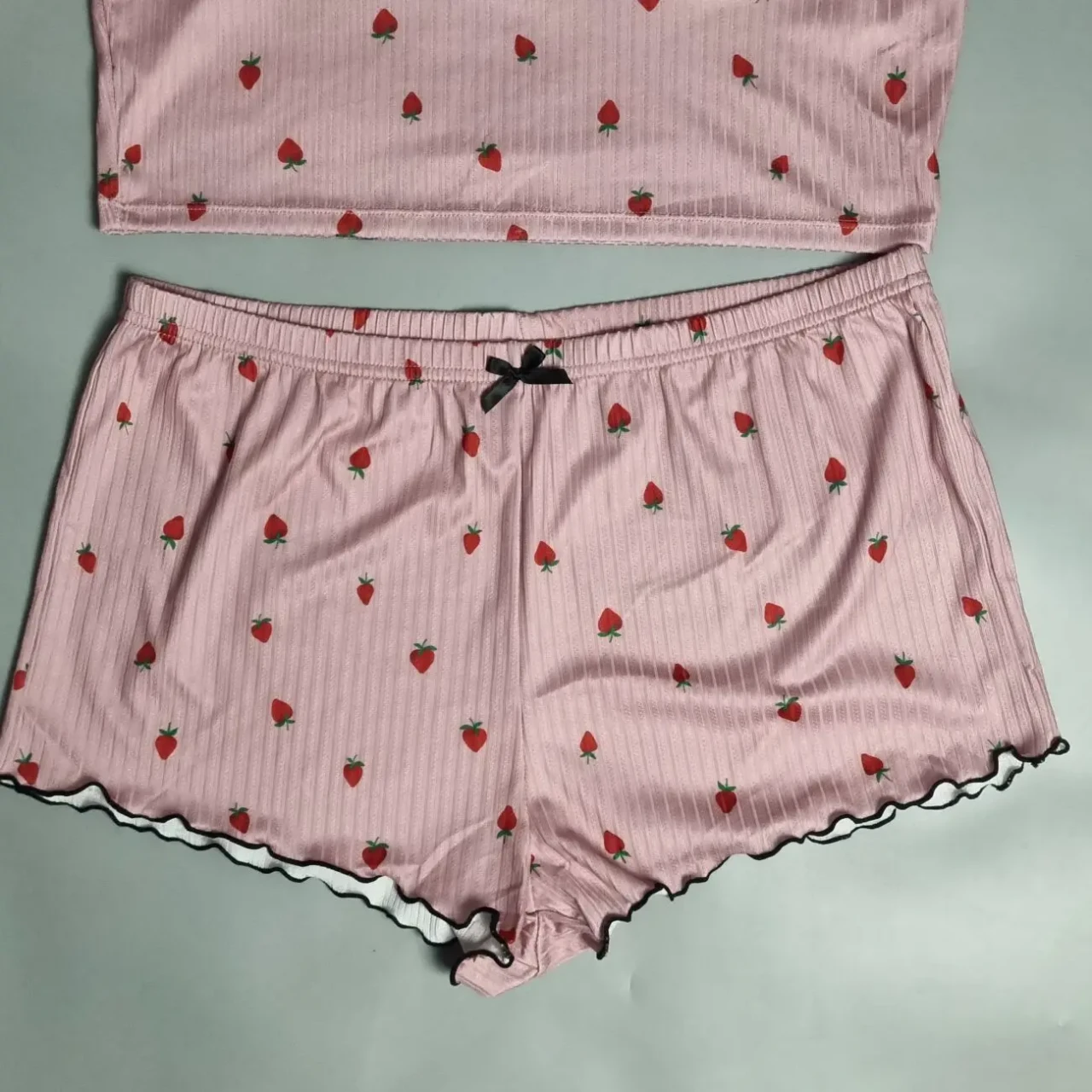 Піжама жіноча рожева з принтом полуничок 3