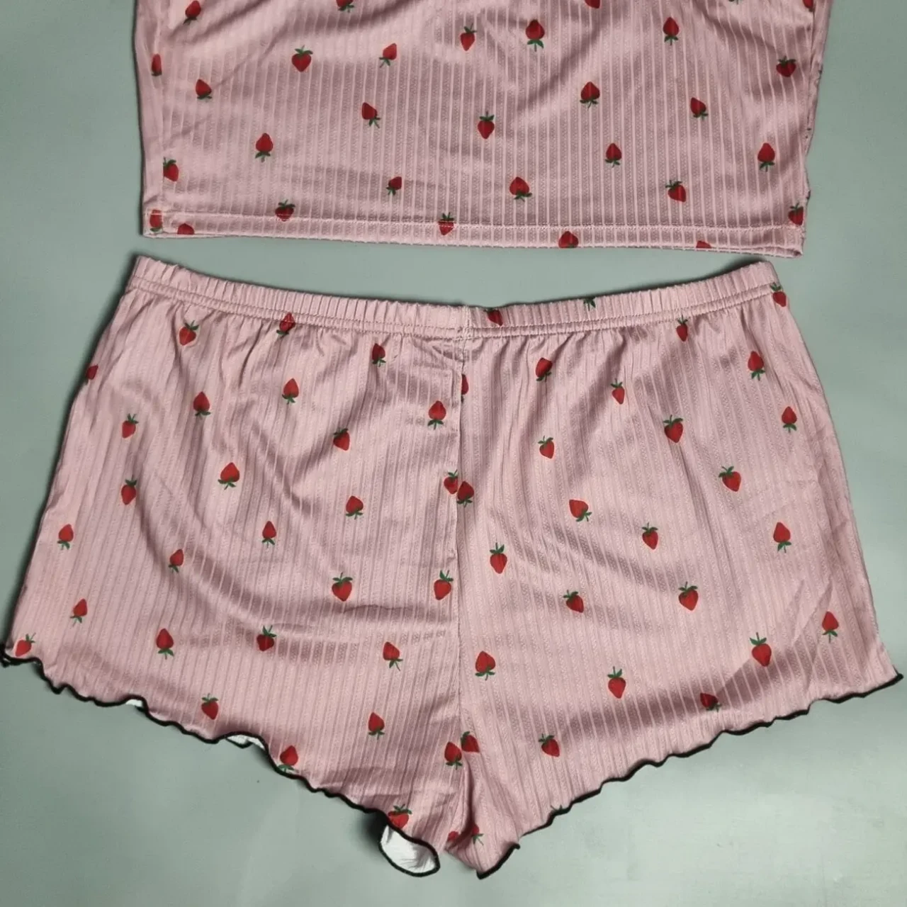 Піжама жіноча рожева з принтом полуничок 6