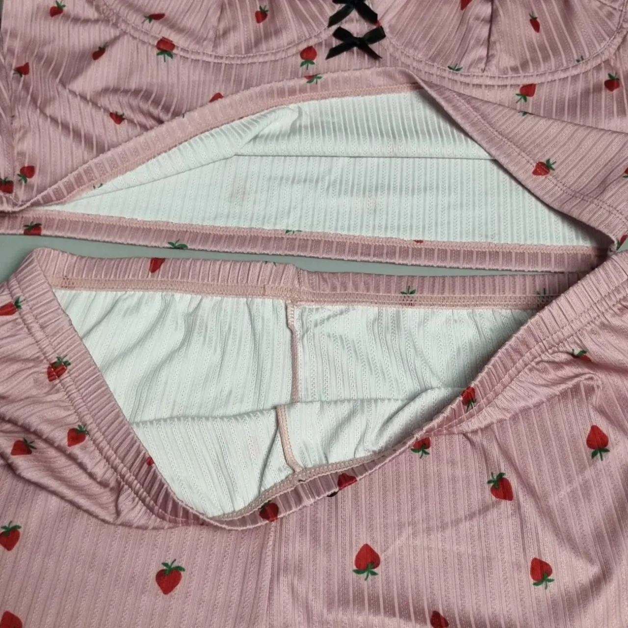 Піжама жіноча рожева з принтом полуничок 7