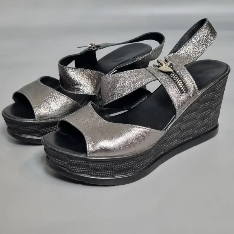 Срібні босоніжки на платформі