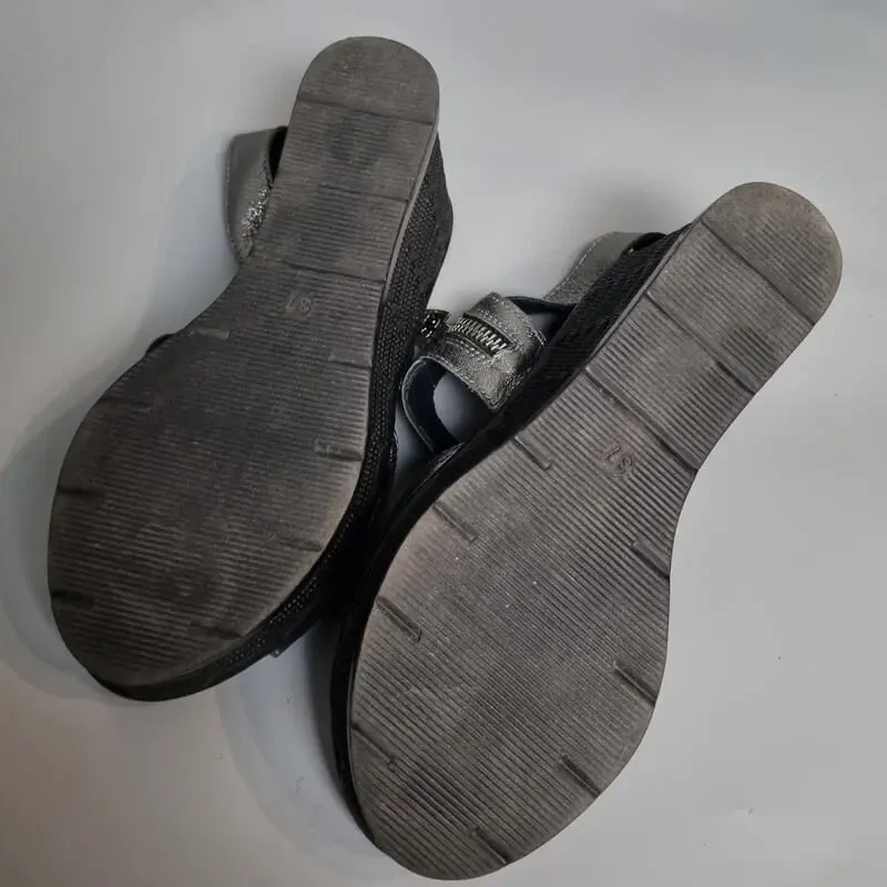 Срібні босоніжки на платформі 3