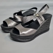 Срібні босоніжки на платформі