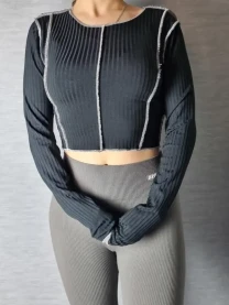 Чорний топ з довгим рукавом plt