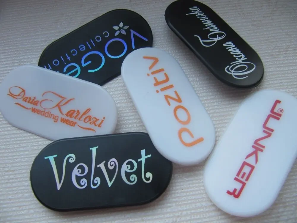 Брендовані вішаки