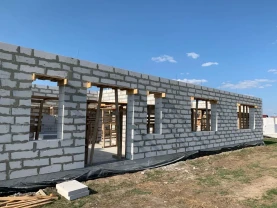 свой недостроенный домик