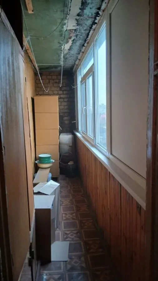 Продам 2-кімнатну вул. Бакинська 8