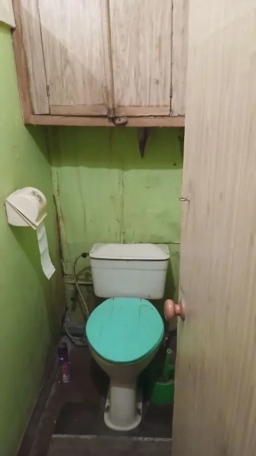 Продам 2-кімнатну вул. Бакинська 10