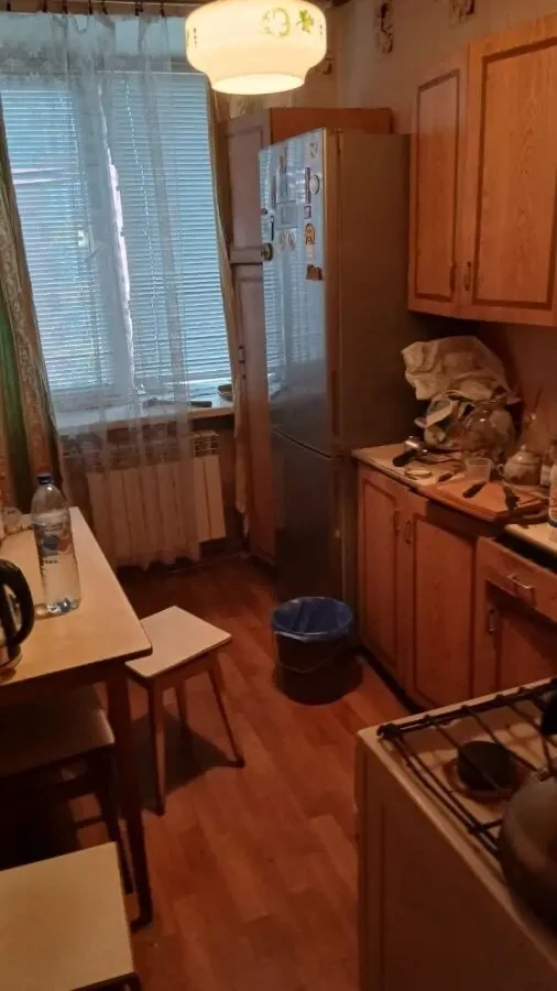 Продам 2-кімнатну вул. Бакинська 5