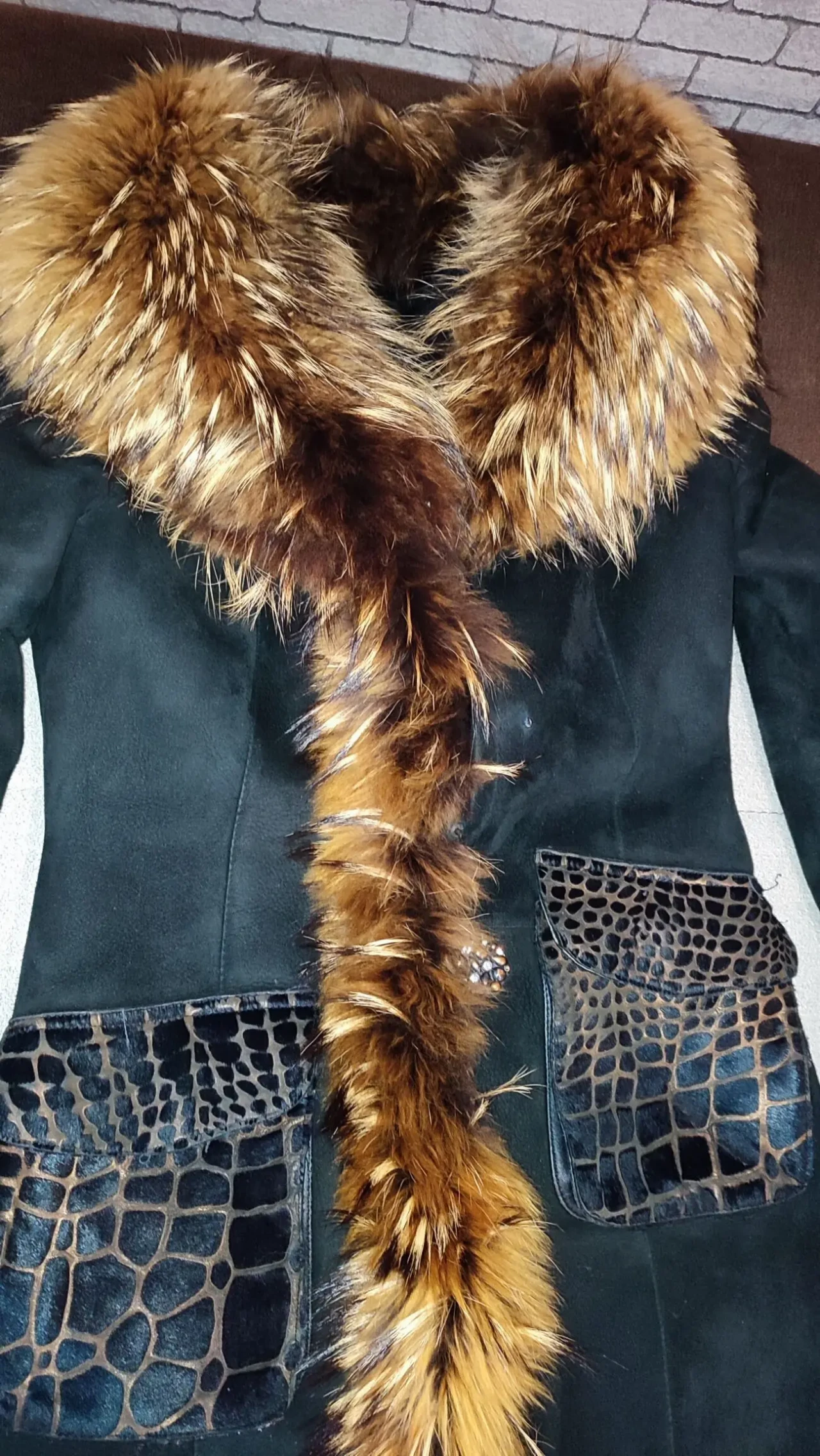 Дублянка жіноча з хутра єнота 2