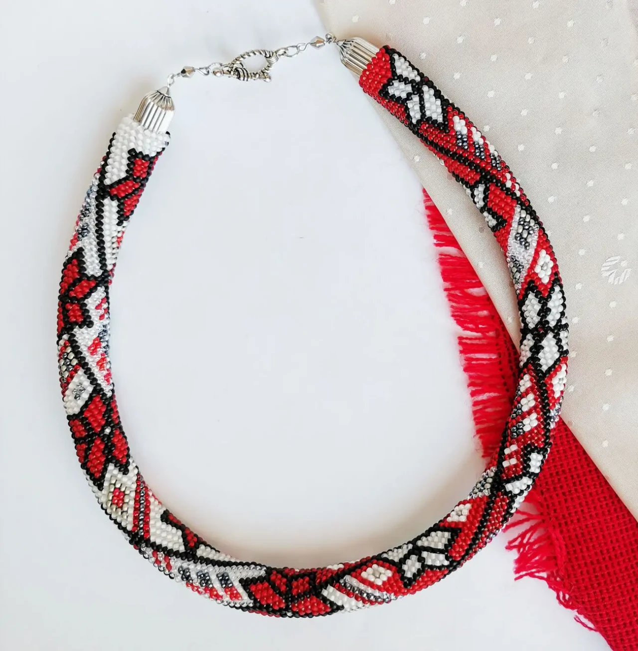 Прикраса із бісеру кольє-джгут Всесвiт