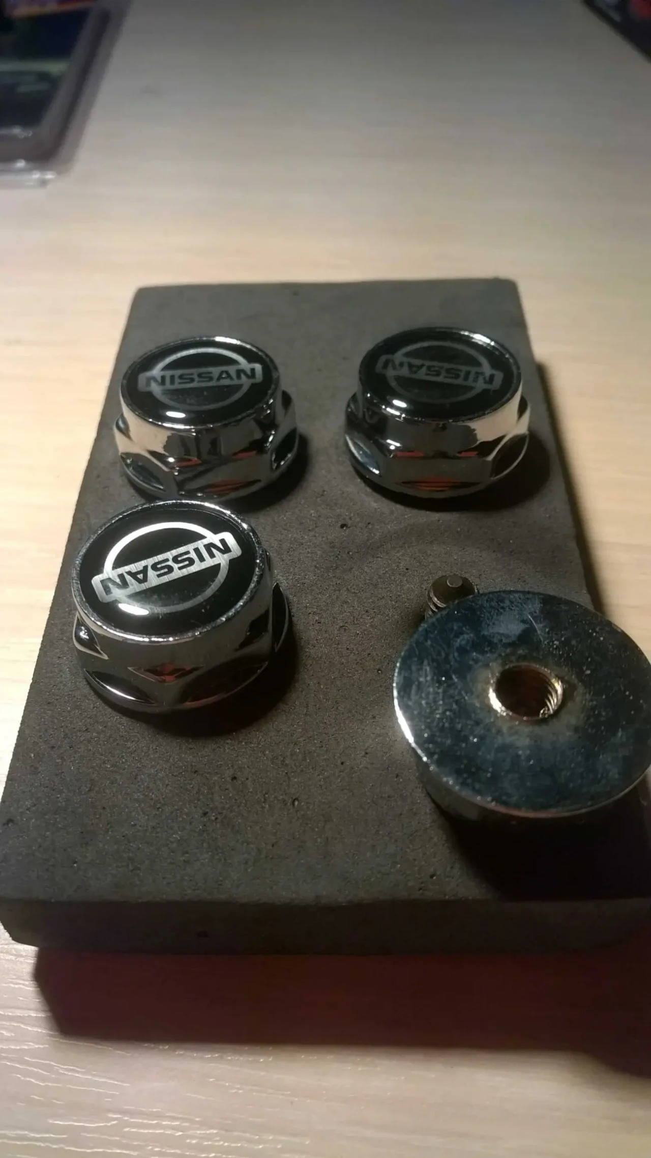 крепеж номерного знака nissan 2