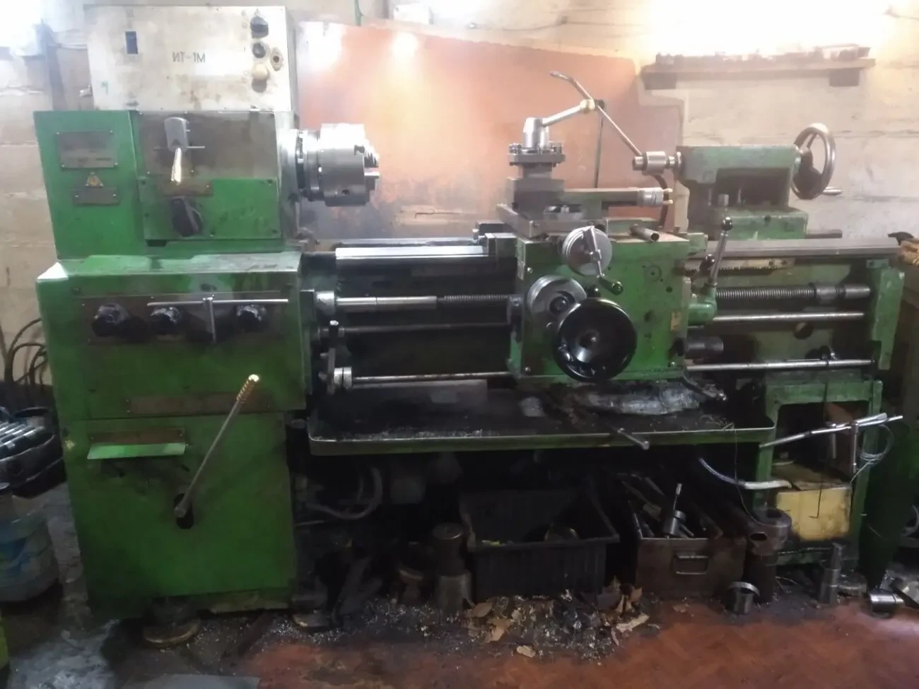 ИТ 1М универсальный токарно-винторезный станок 2