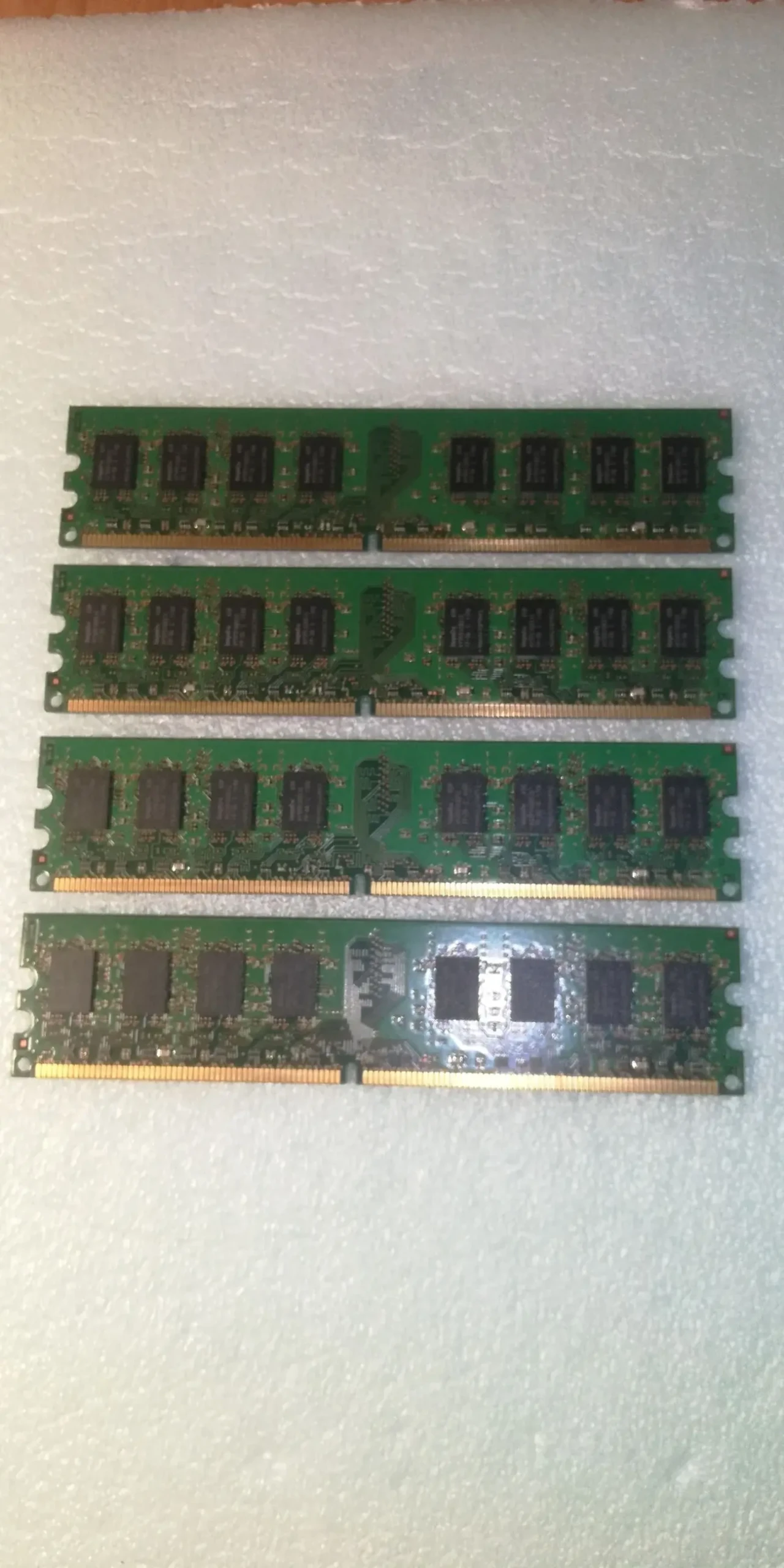 Комплект оперативной памяти HYNIX 8 GB (4x2GB) 240pin DDR2-800 3