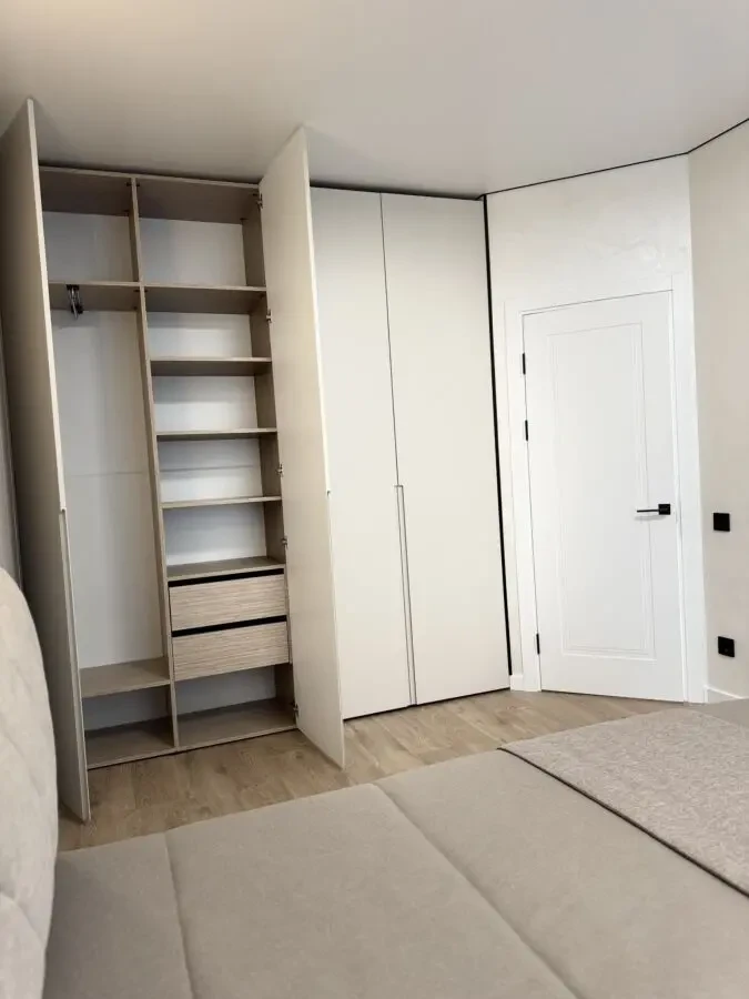 Продаж квартири Радісна 6 3