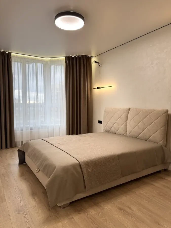 Продаж квартири Радісна 6