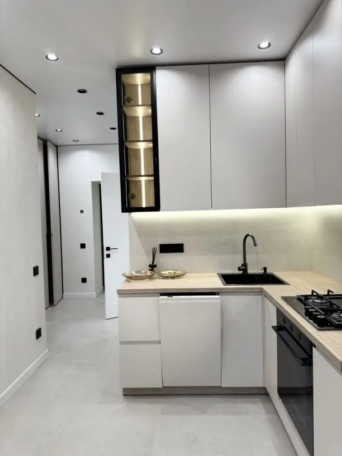 Продаж квартири Радісна 6 5