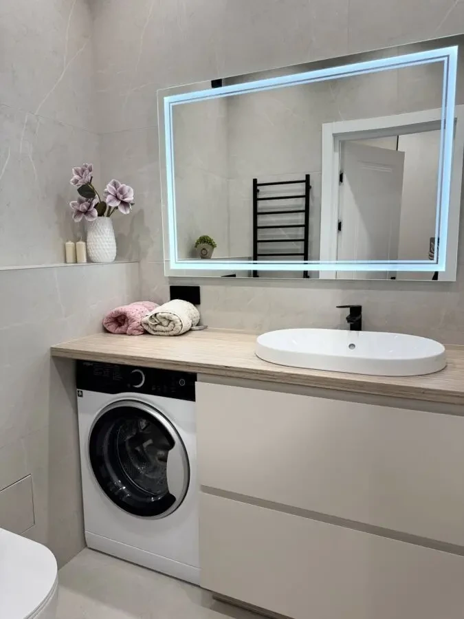 Продаж квартири Радісна 6 8