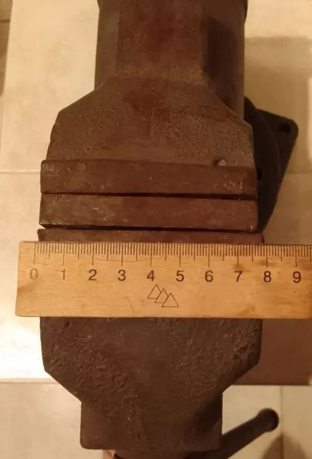 Лещата (тиски) слюсарні поворотні 2