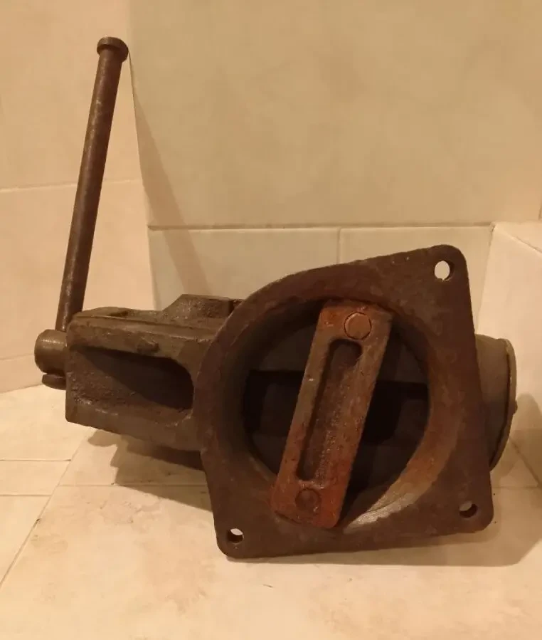 Лещата (тиски) слюсарні поворотні 3