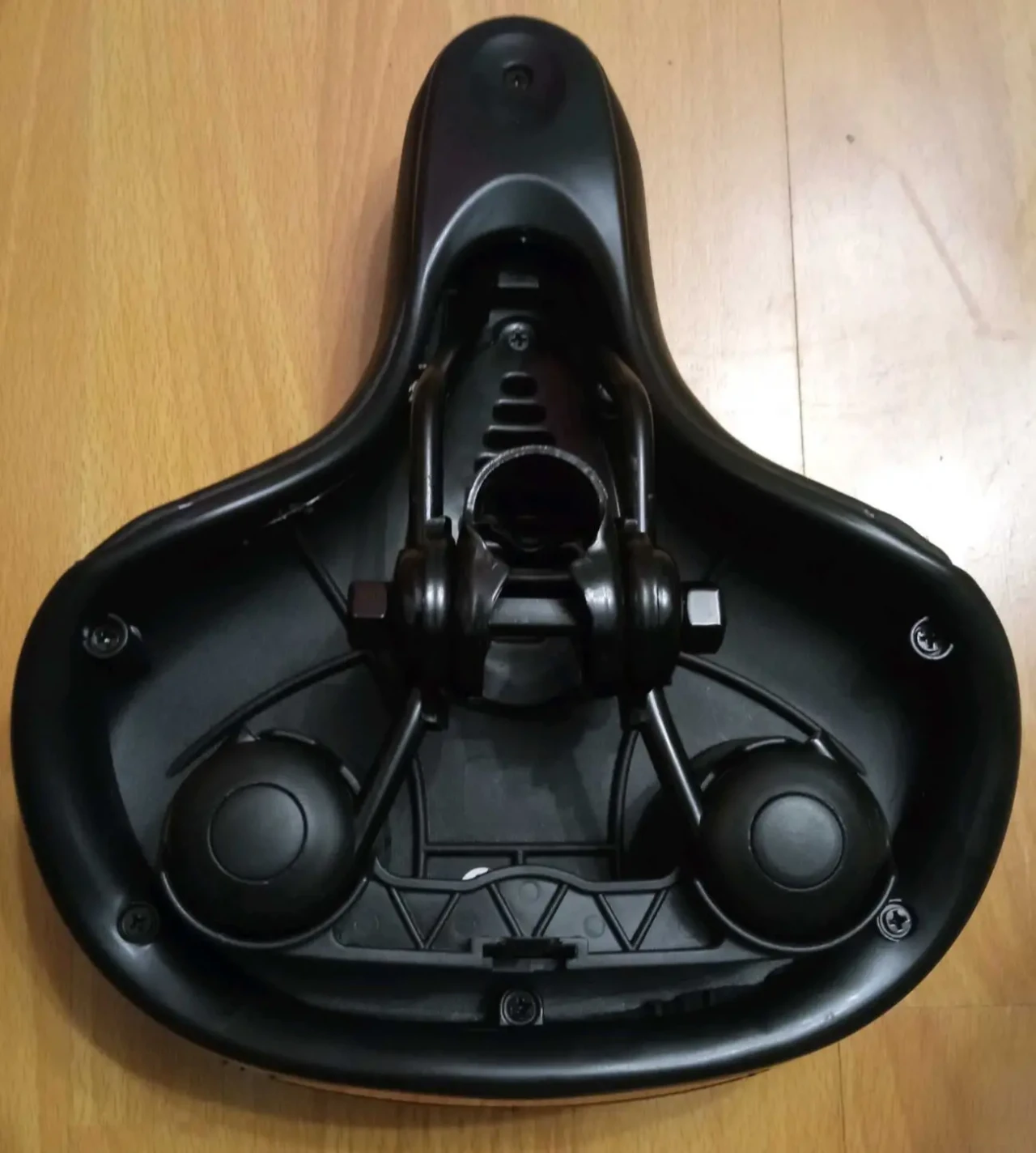 Седло велосипедное 6