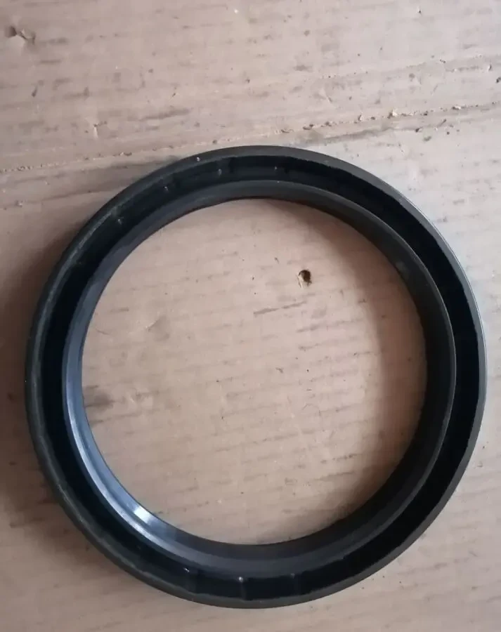 Сальник задней ступицы маз, новый ссср 4