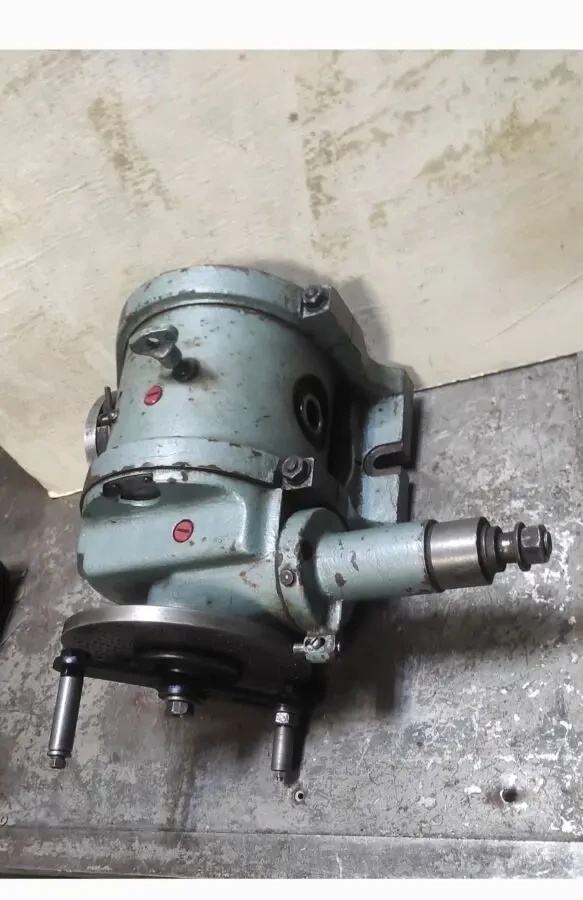 Універсальна ділильна головка УДГ 200 2