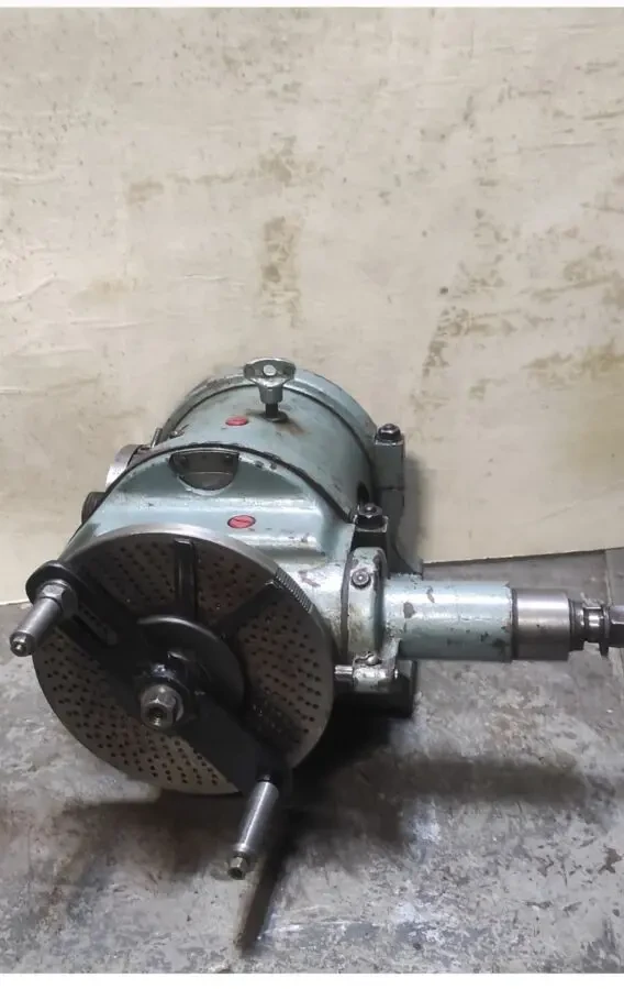 Універсальна ділильна головка УДГ 200 4