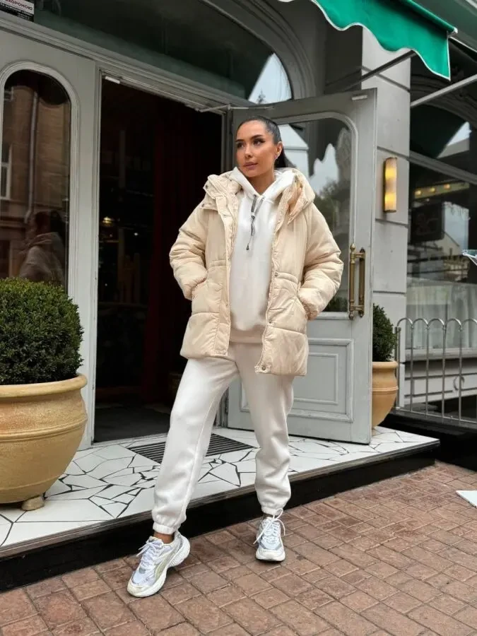 Тепла жіноча куртка молочна розміри 42-56 5