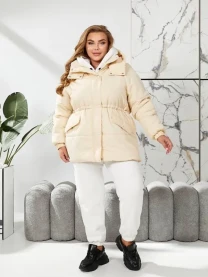 Тепла жіноча куртка молочна розміри 42-56