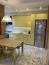 продам 4 комнатную квартиру