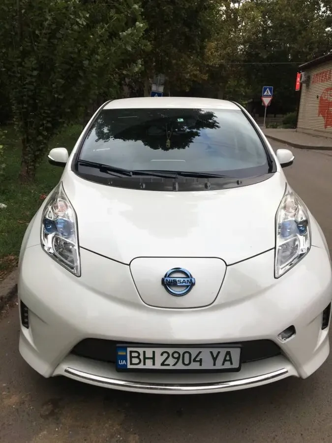 Nissan Leaf в оренду 4