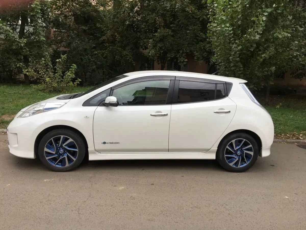 Nissan Leaf в оренду 2