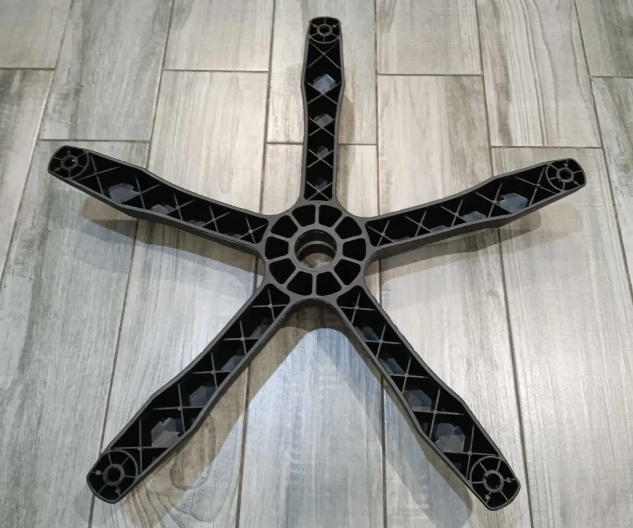 Крестовина полиамидная d-660мм для кресла. 3