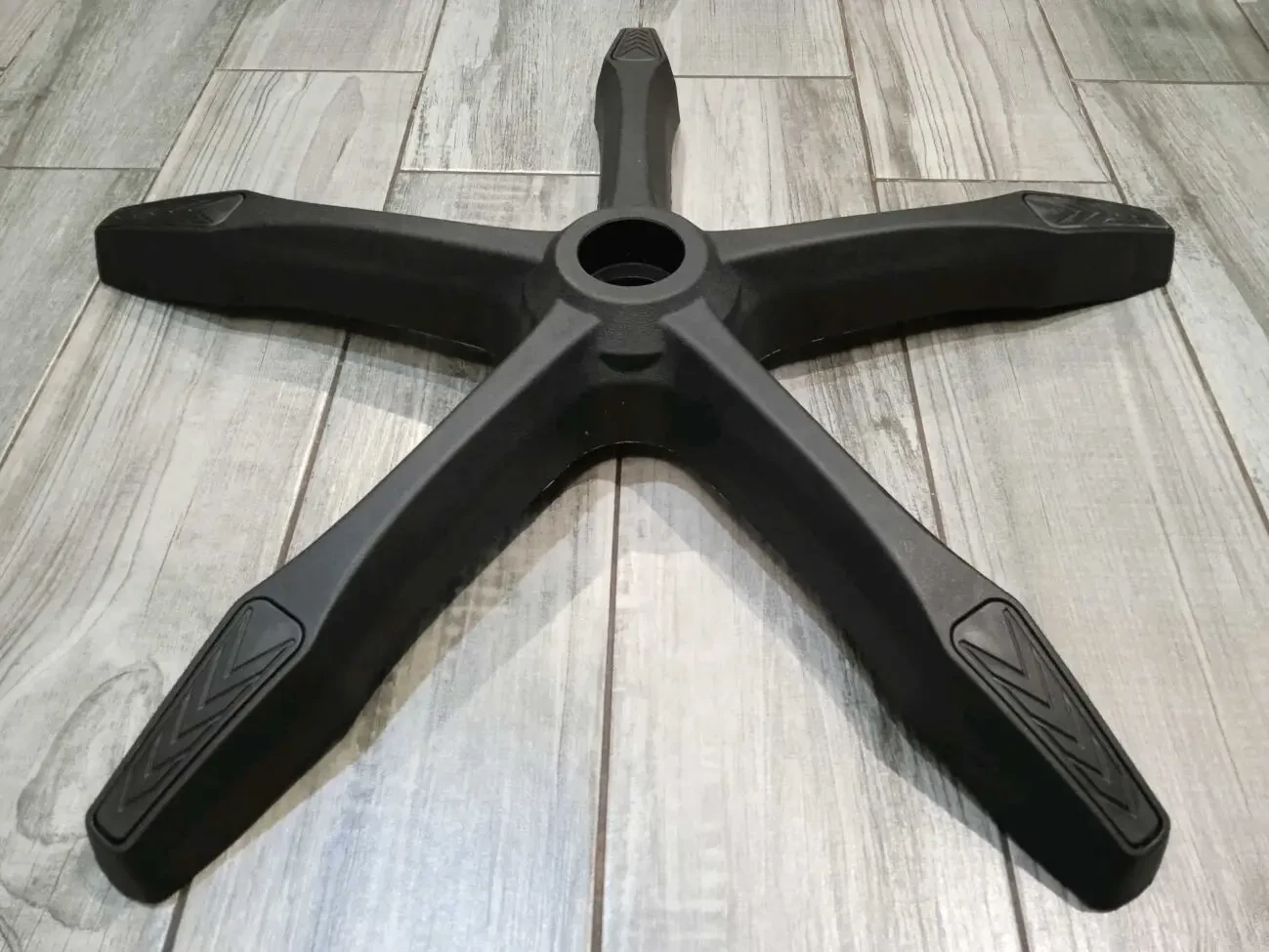 Крестовина полиамидная d-660мм для кресла. 2