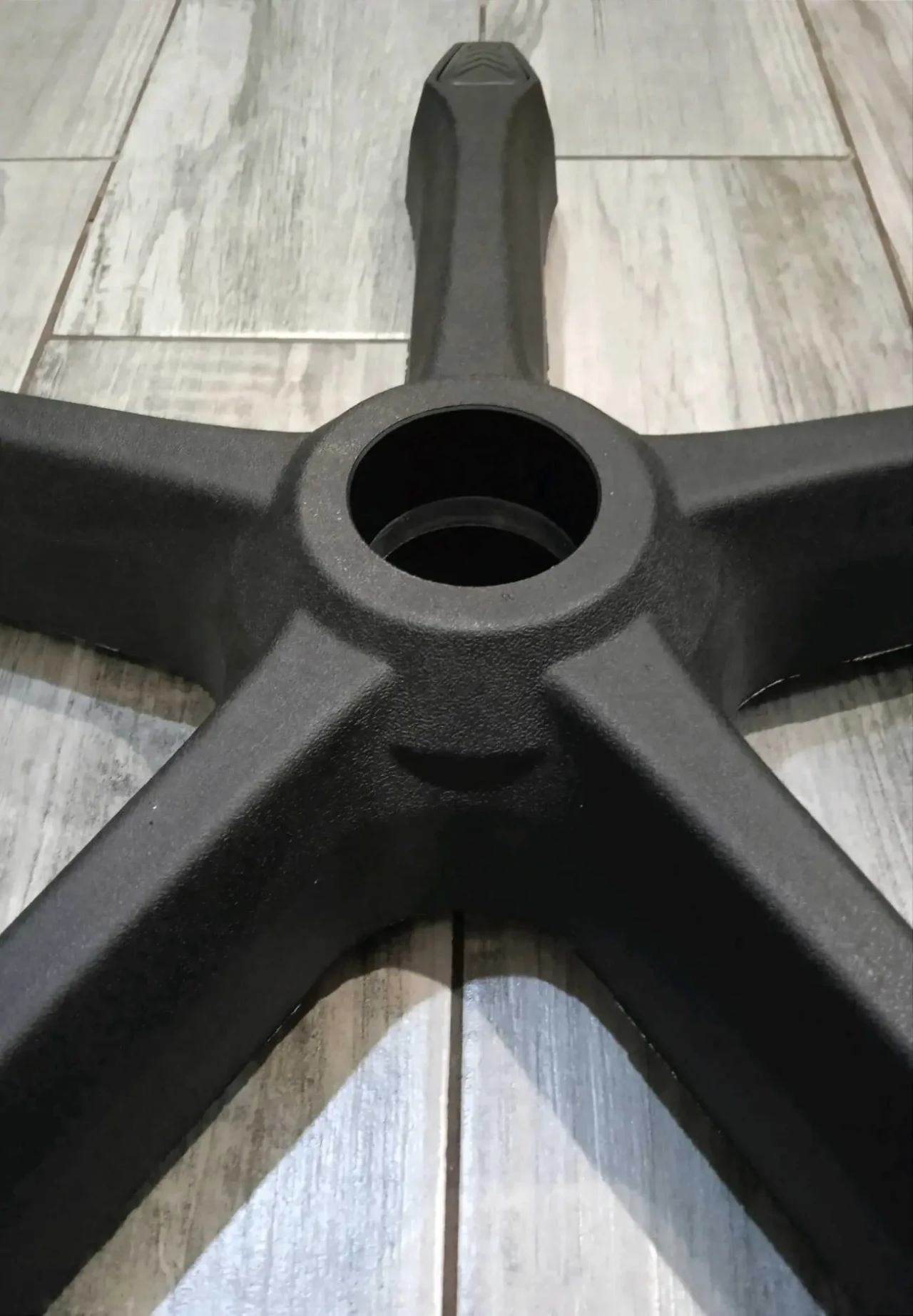 Крестовина полиамидная d-660мм для кресла. 4