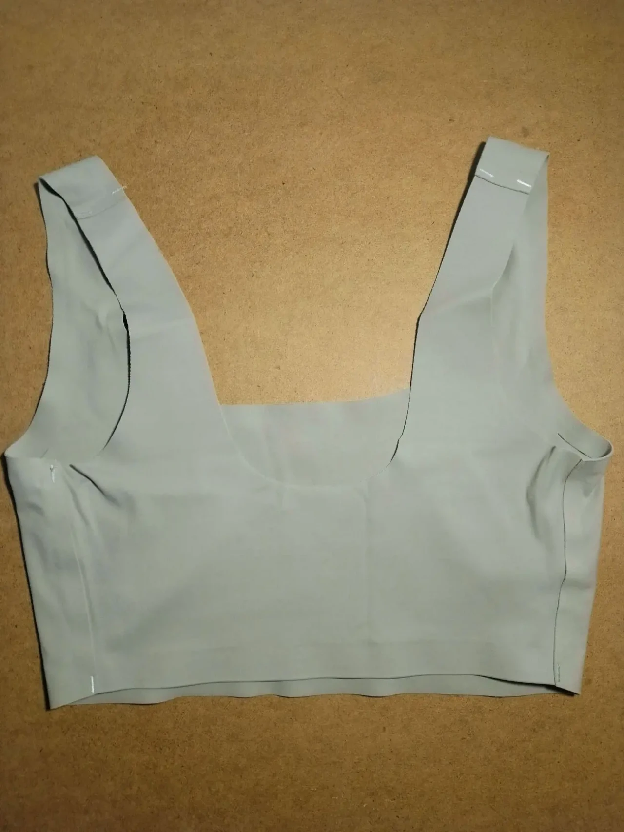 Майка спортивная пляжная бесшовная зеленая м 12, карманы для вкладок 2