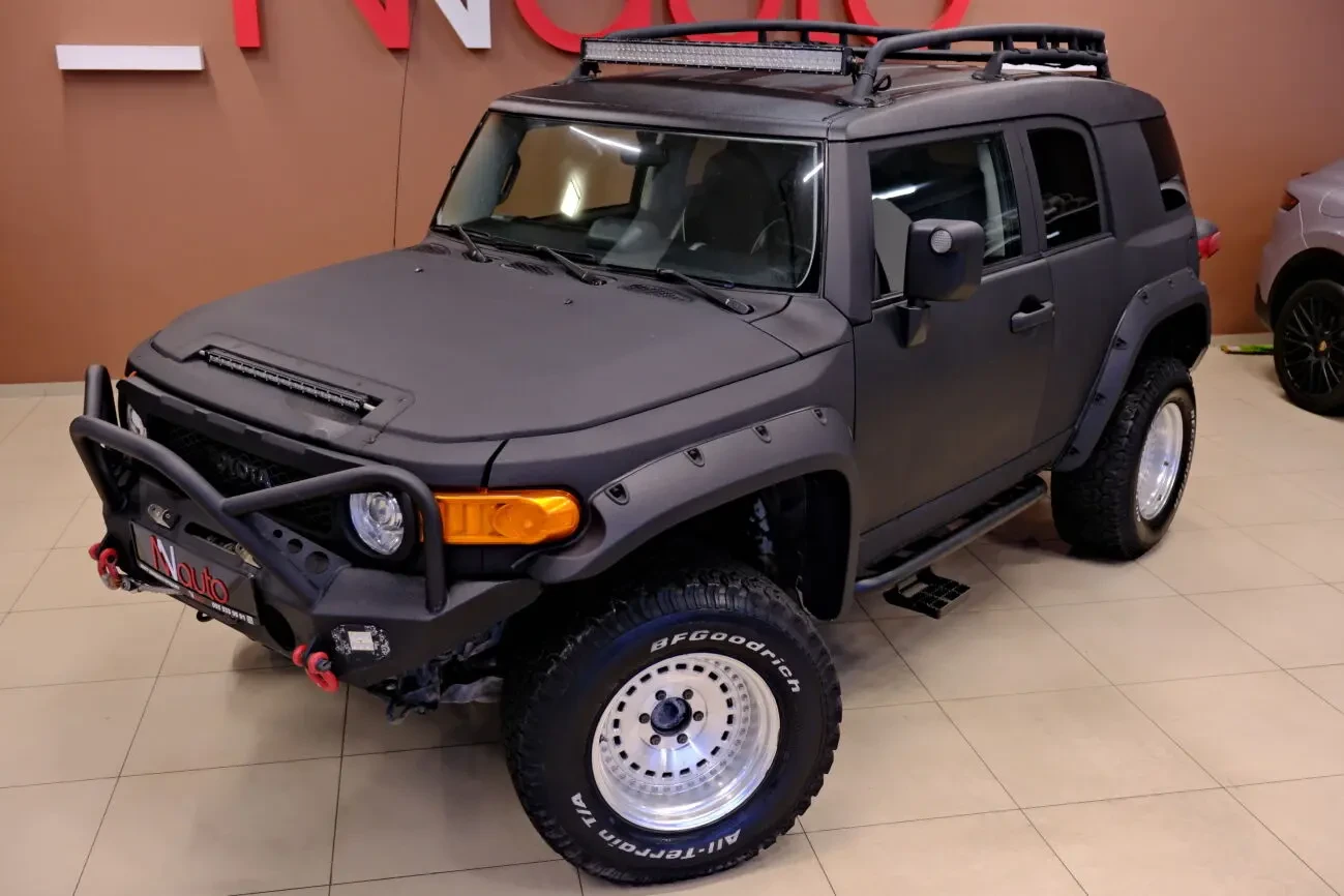 Toyota FJ Cruiser 2