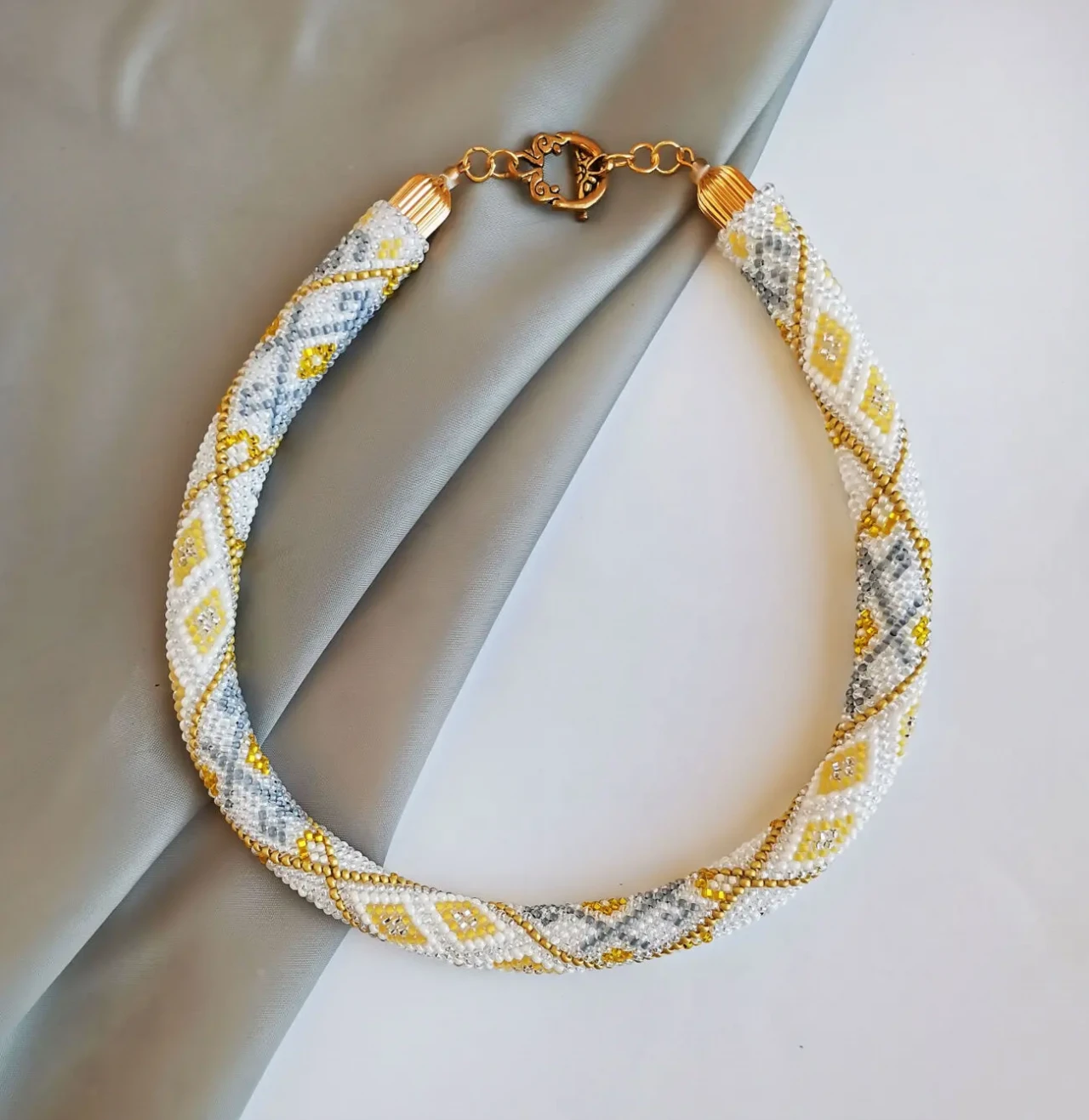 Прикраса із бісеру кольє-джгут Золота мрiя 8