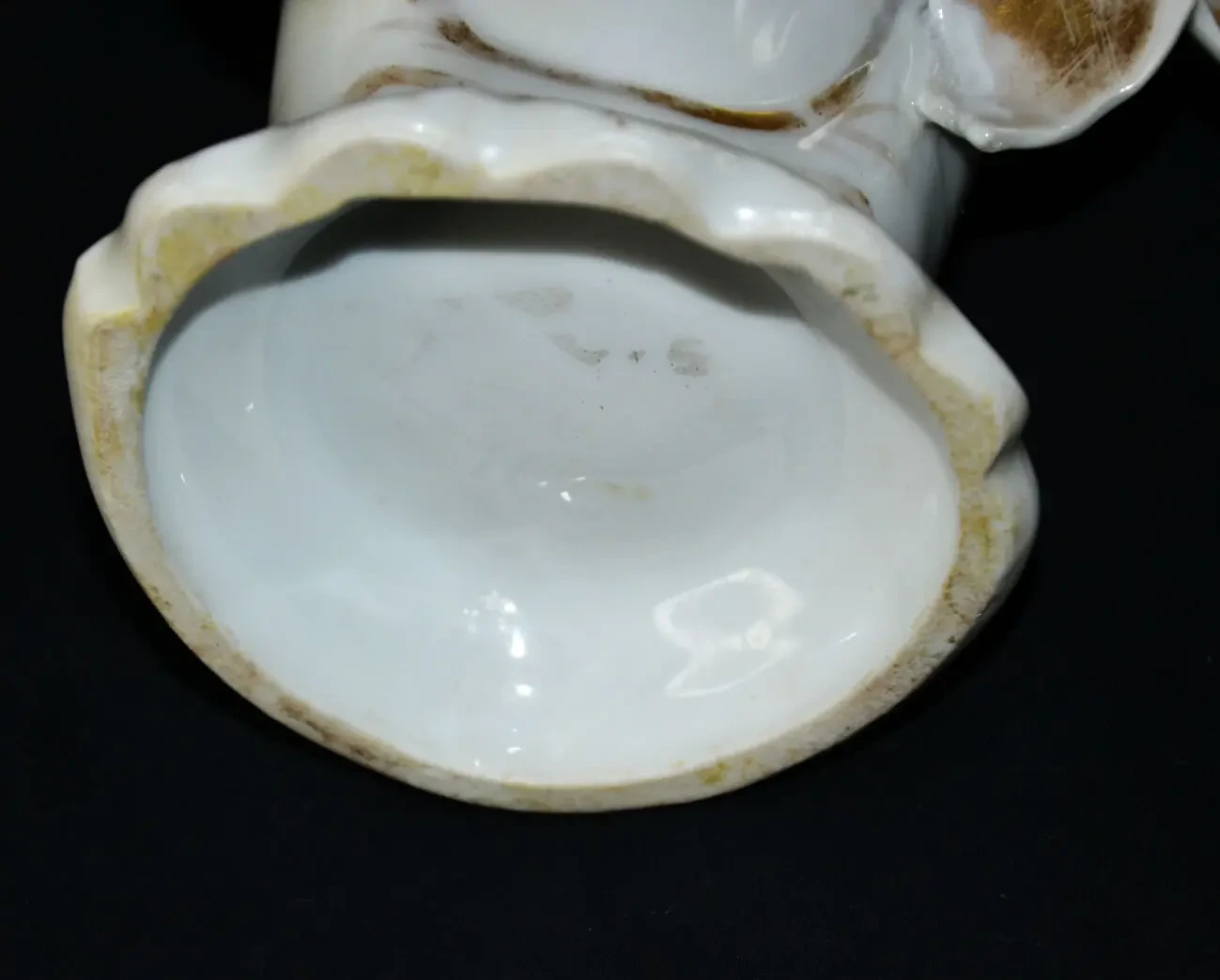 Пара фарфоровых ваз-корнетов. 5