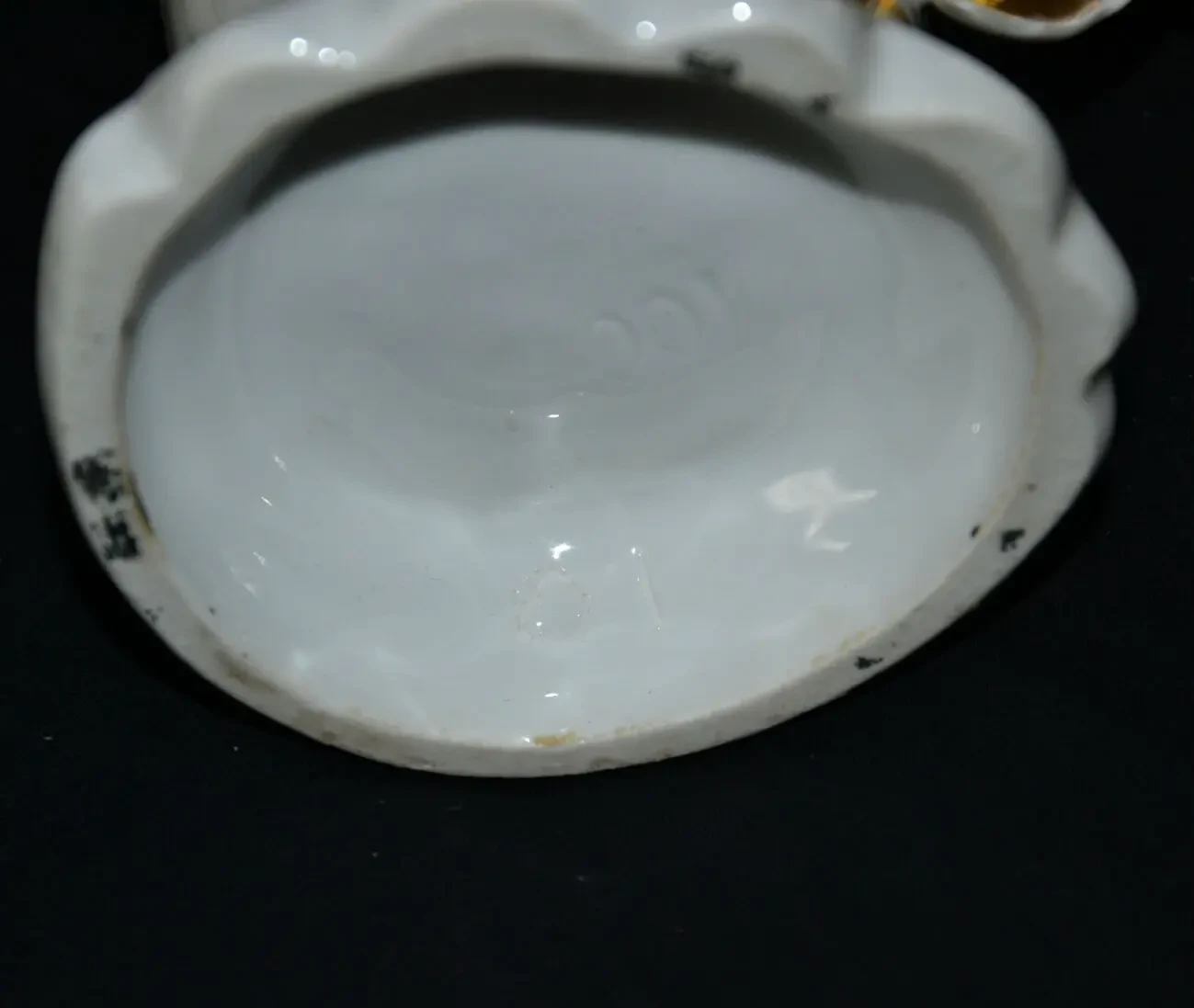 Пара фарфоровых ваз-корнетов. 4