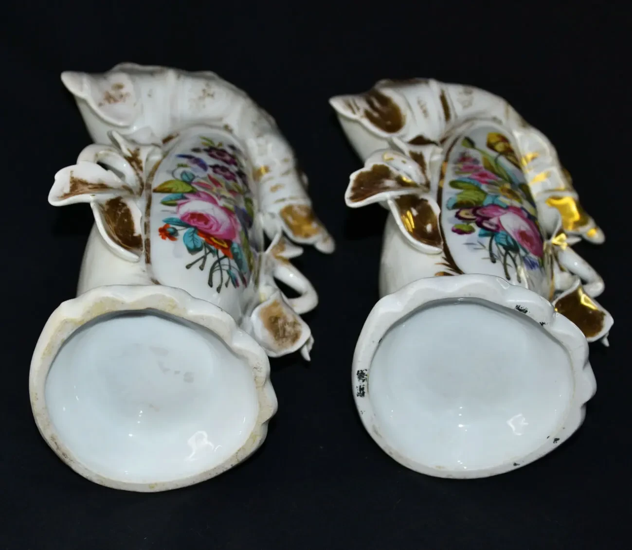 Пара фарфоровых ваз-корнетов. 6