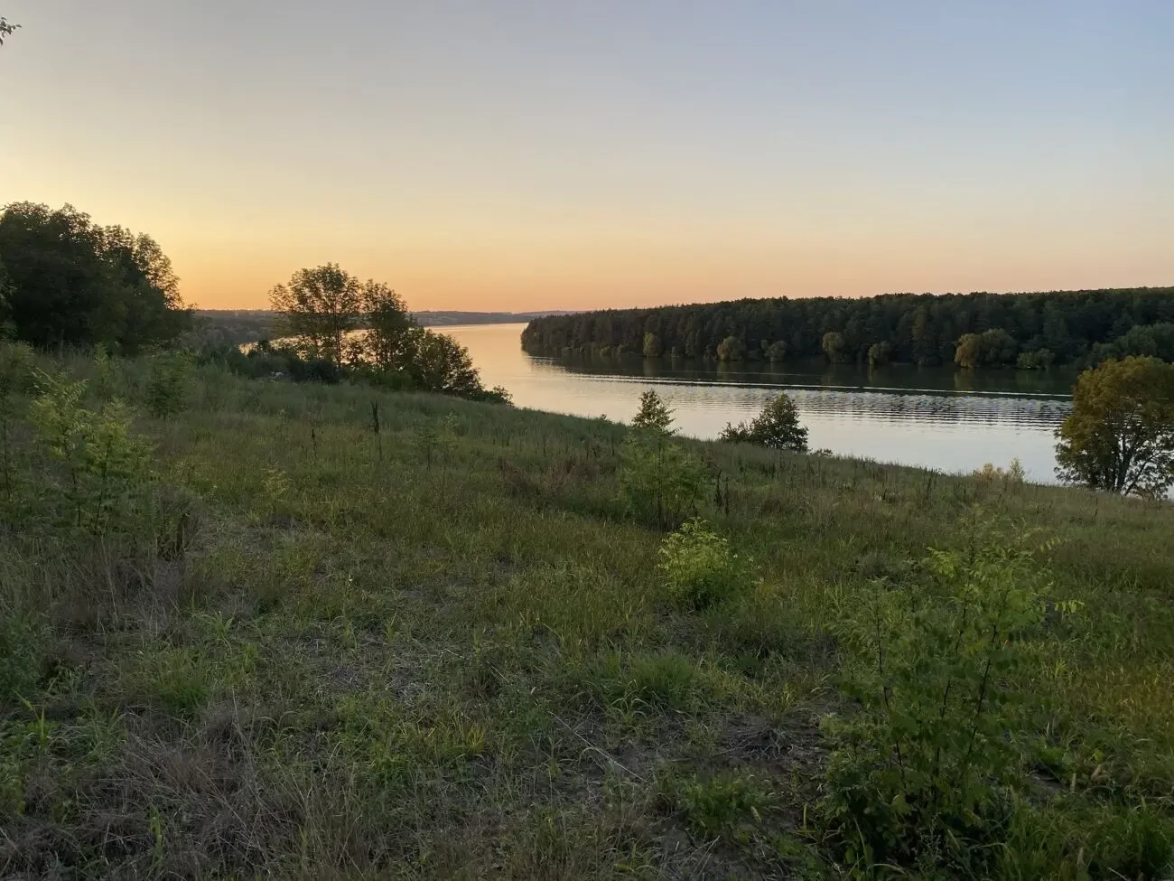 Земельний масив на березі річки Південний Буг під туристичний бізнес