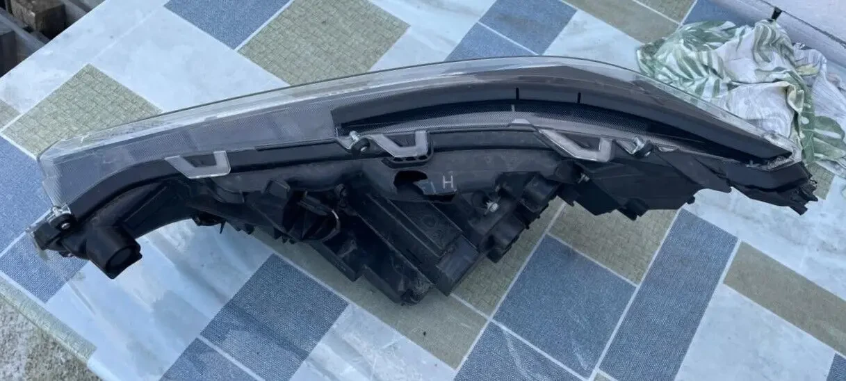 Toyota RAV4 Фара правая 8114542G10 4