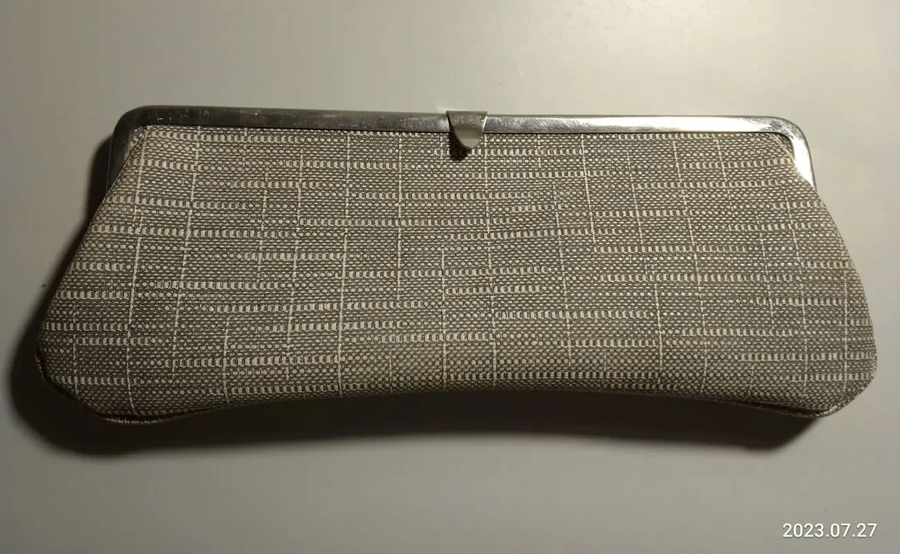 Серый чехол кофр твердый на замке пенал, для маленьких очков, мелочей